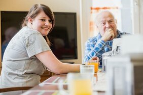 Freiwilliges Soziales Jahr im Seniorenheim mit Volunta - Jetzt bewerben!